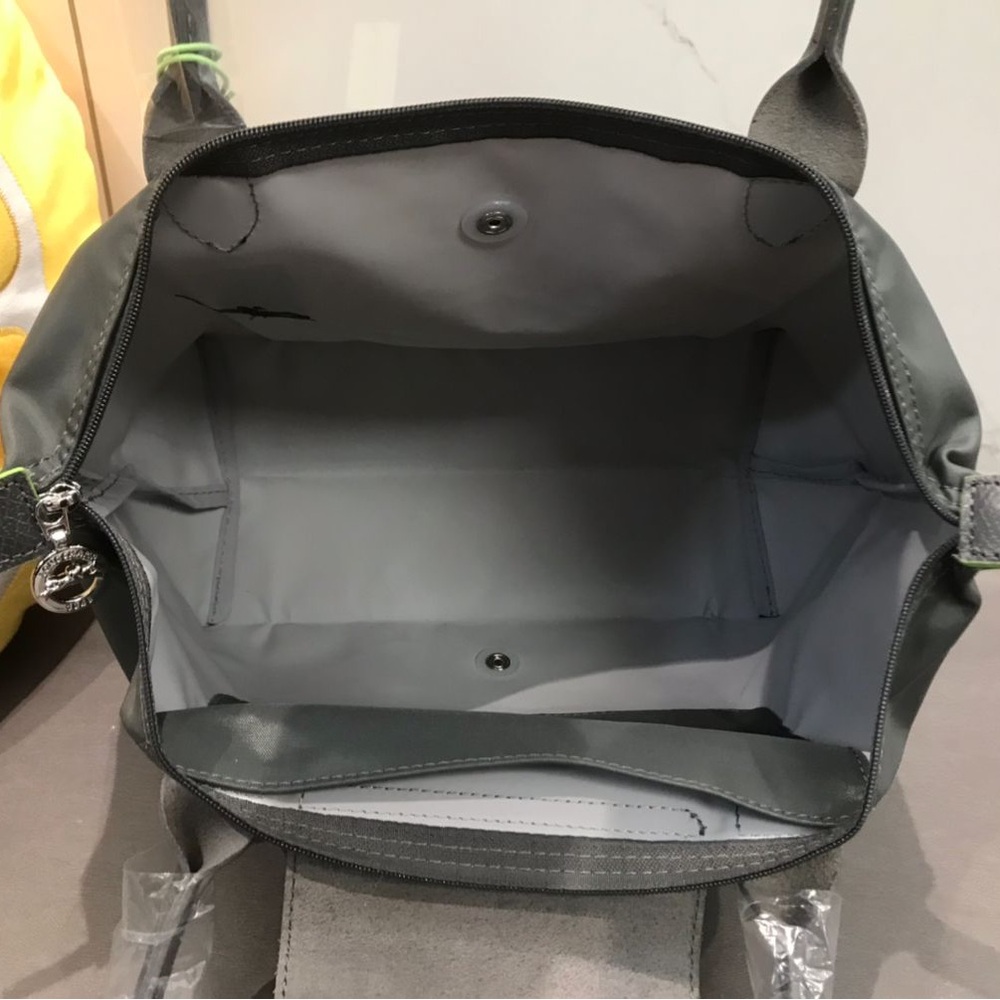 Longchamp Gray Tote Bag with Classic Shape and Sleek Material - Picture 4 of 5